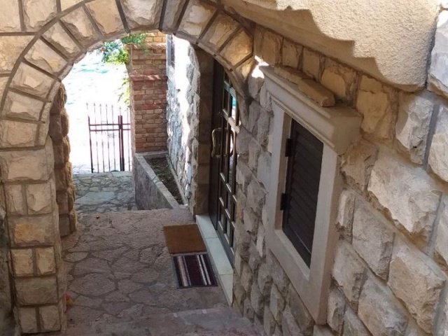 Breathtaking Villa with private mooring on the Seafront in Rose, Lustica