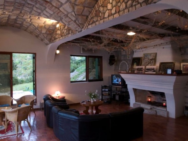 Breathtaking Villa with private mooring on the Seafront in Rose, Lustica