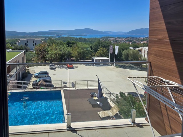 Apartment with a pool in Kavač