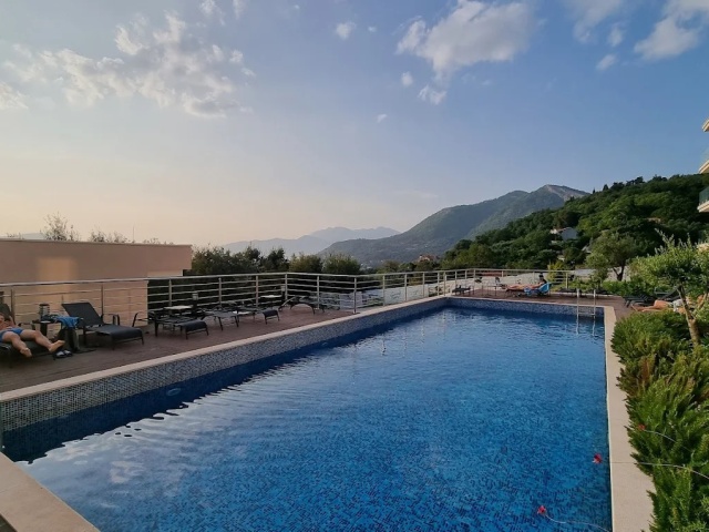 Apartment with a pool in Kavač