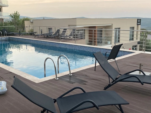 Apartment with a pool in Kavač