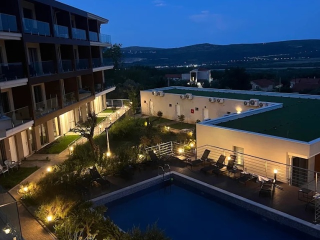 Apartment with a pool in Kavač