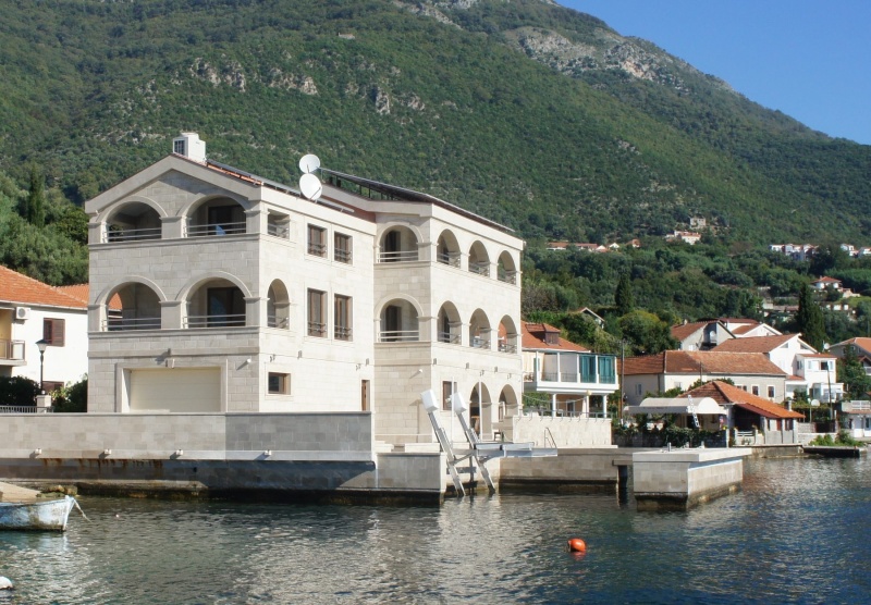 Villa on the waterfront in Đenovići