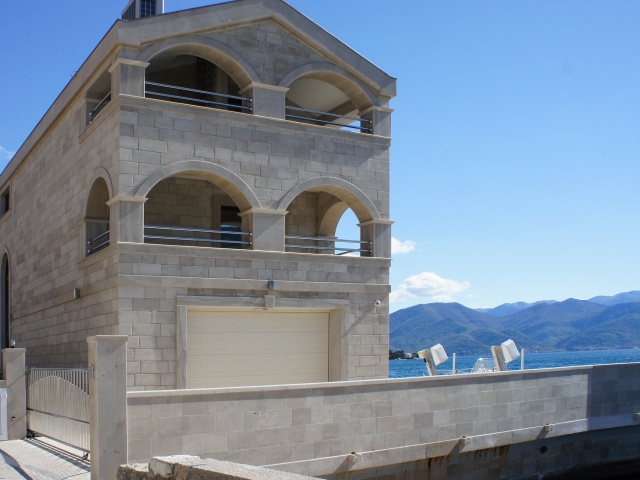Villa on the waterfront in Đenovići